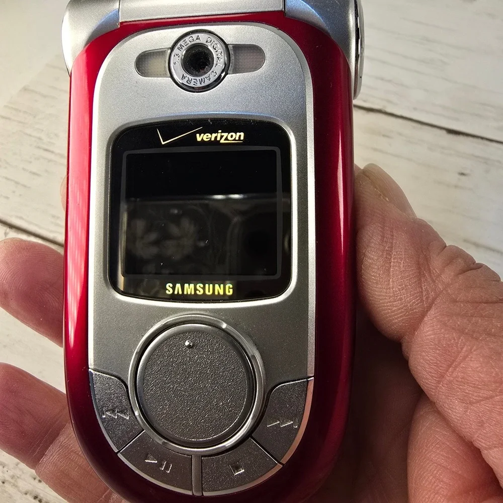 2 Vintage Samsung SCH-A950 Flip Phones Red & Silver TESTED‎ WORKING
